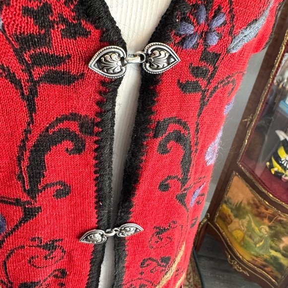 Red Floral Embroidered Long Vest - Picture 6 of 6